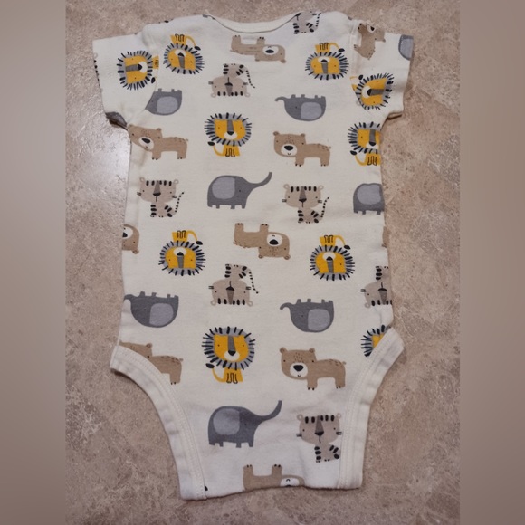 Gerber Organics Onesie size 3-9 Months - Picture 3 of 3